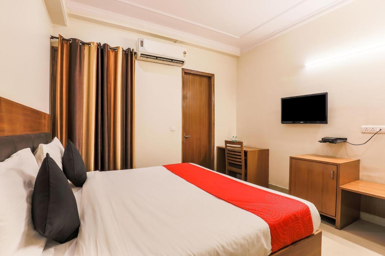 Collection O 426 Red Carpet Hotels Noida Kültér fotó