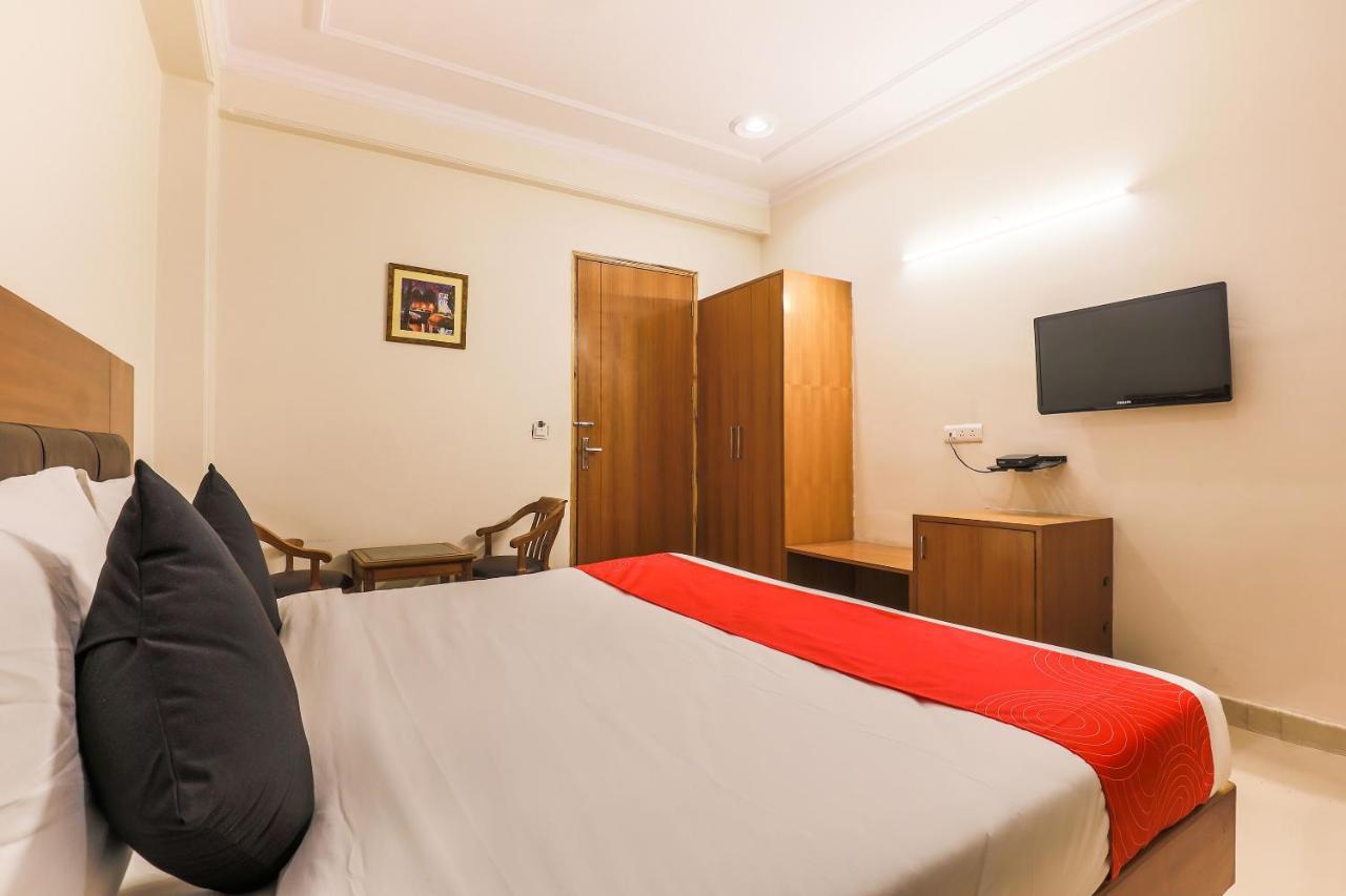 Collection O 426 Red Carpet Hotels Noida Kültér fotó