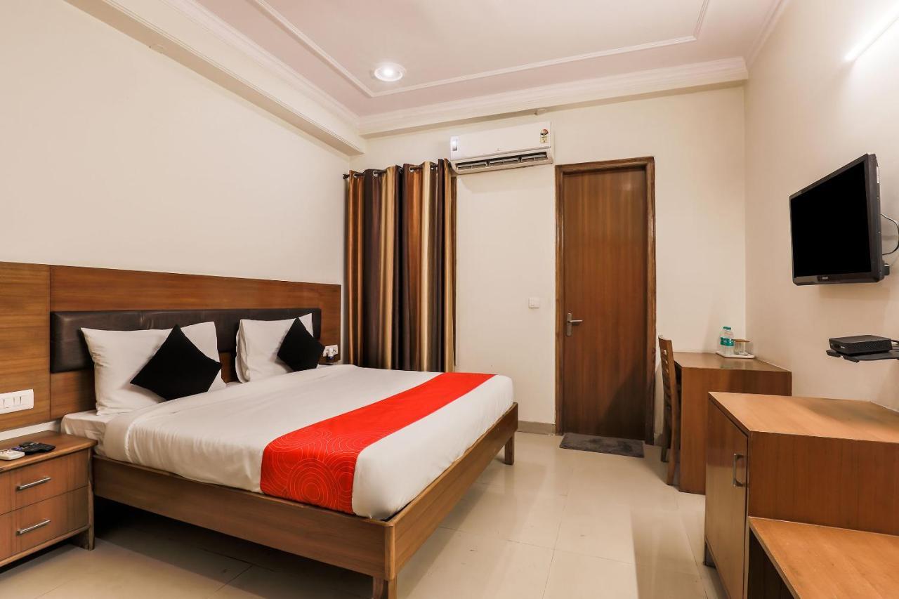 Collection O 426 Red Carpet Hotels Noida Kültér fotó